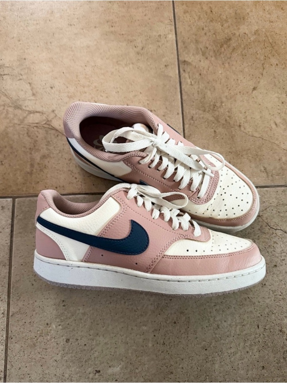 Nike Women’s Court Vision Low size 6